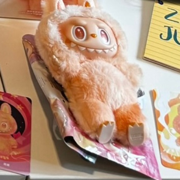 The Monsters (Labubu) - Big Into Energy Vinyl Plus Pendant Series - Happiness - Picture 3 of 3